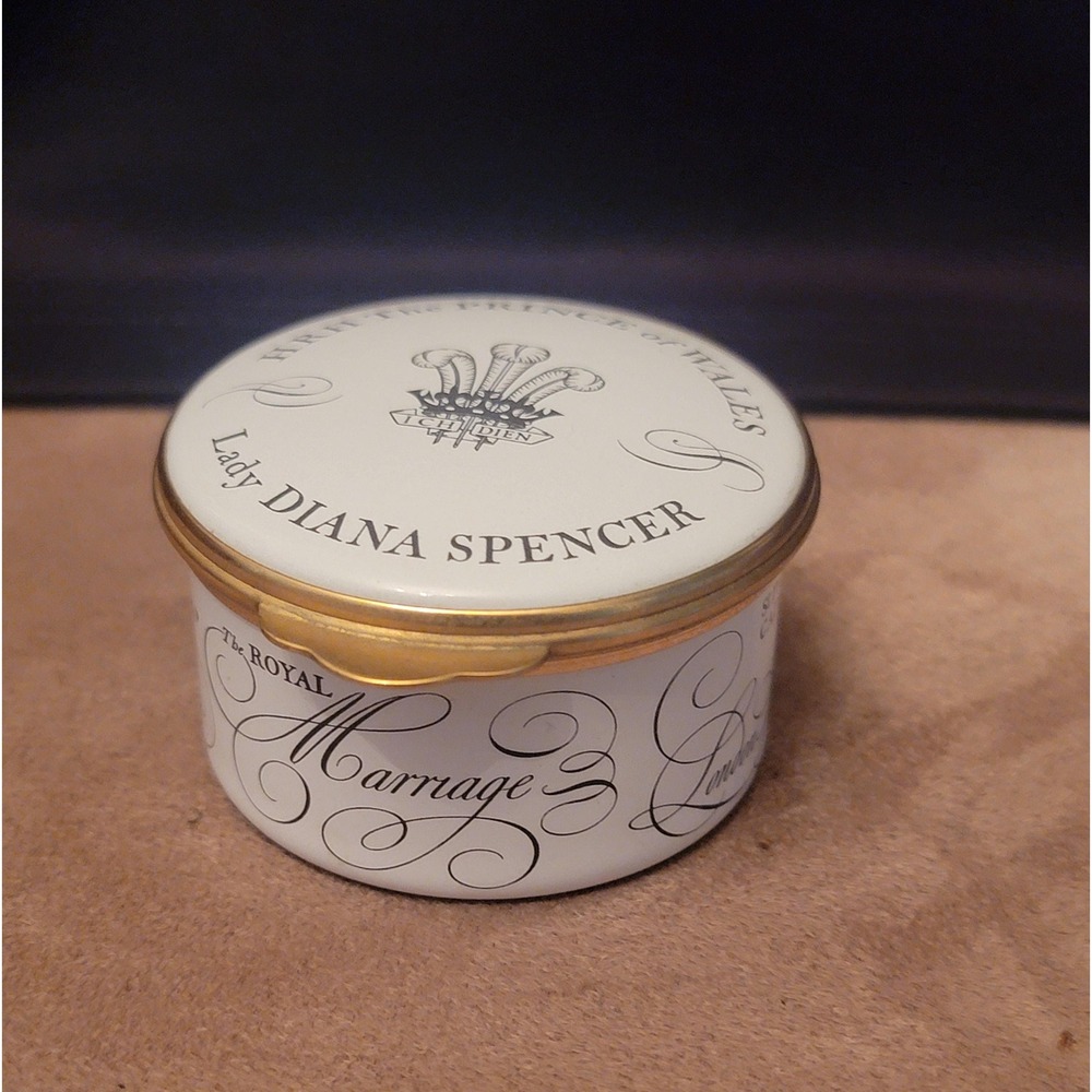 Toye, Kenning & Spencer Made for Penhaligon's Royal Marriage Enamel Trinket Box - Picture 6 of 9